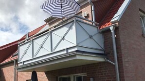 Unclassified image, 2 of 18, button - Mühlenblick - View of the mill: Cozy vacation apartment in Greetsiel on the North Sea (Krummhörn)