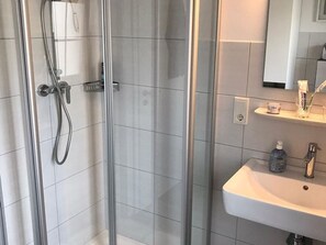 Suihku, hiustenkuivaaja