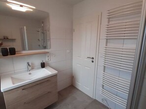 Unclassified image, 2 of 24, button