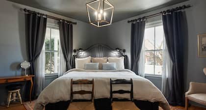 Blacksmith Apartment| Lux Extended Stay in Belmont