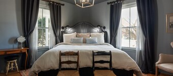 Blacksmith Apartment| Lux Extended Stay in Belmont