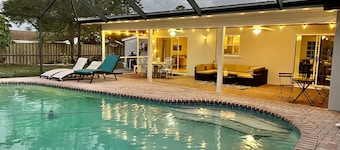Pool house - heated pool in heart of Melbourne, minutes to beach