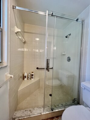 Combined shower/tub, hair dryer, towels, soap
