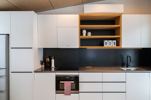 Luxury Chalet | Private kitchen | Full-size fridge, microwave, oven, stovetop - Blue River Chalets (Hakuba)