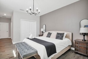 5 bedrooms, desk, iron/ironing board, travel cot - Neverland Found-Amazing king bed Master Suites-Storey Lake- 5 miles to Disney! (Kissimmee)