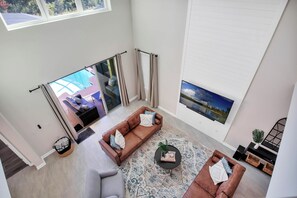 Smart TV, video games