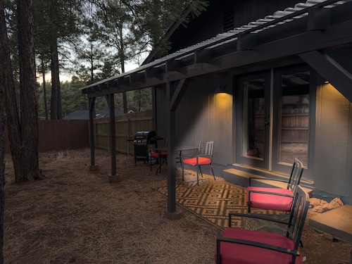 Casita Hideaway • Simple, Dog-Friendly & Trail Access