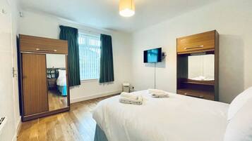 2 bedrooms, iron/ironing board, WiFi, bed sheets