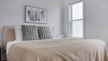 3 bedrooms, iron/ironing board, WiFi, bed sheets