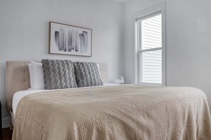 3 slaapkamers, een strijkplank/strijkijzer, wifi, beddengoed