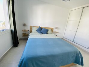 1 habitación, tabla de planchar con plancha, wifi gratis y ropa de cama