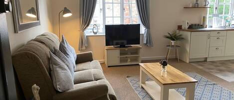 Fernseher, Smart Speakers, Stereoanlage