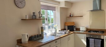 Apartment - Sleeps 2 - Pet friendly - Parking