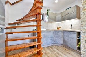 Fridge, microwave, oven, stovetop - Jungle House With Pool and Hot Tub, Sveti Ivan Zelina, Croatia (Sveti Ivan Zelina)