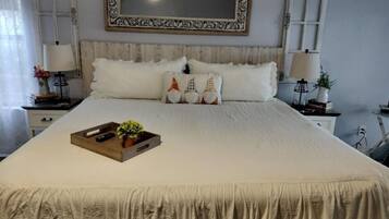 3 bedrooms, desk, iron/ironing board, travel crib