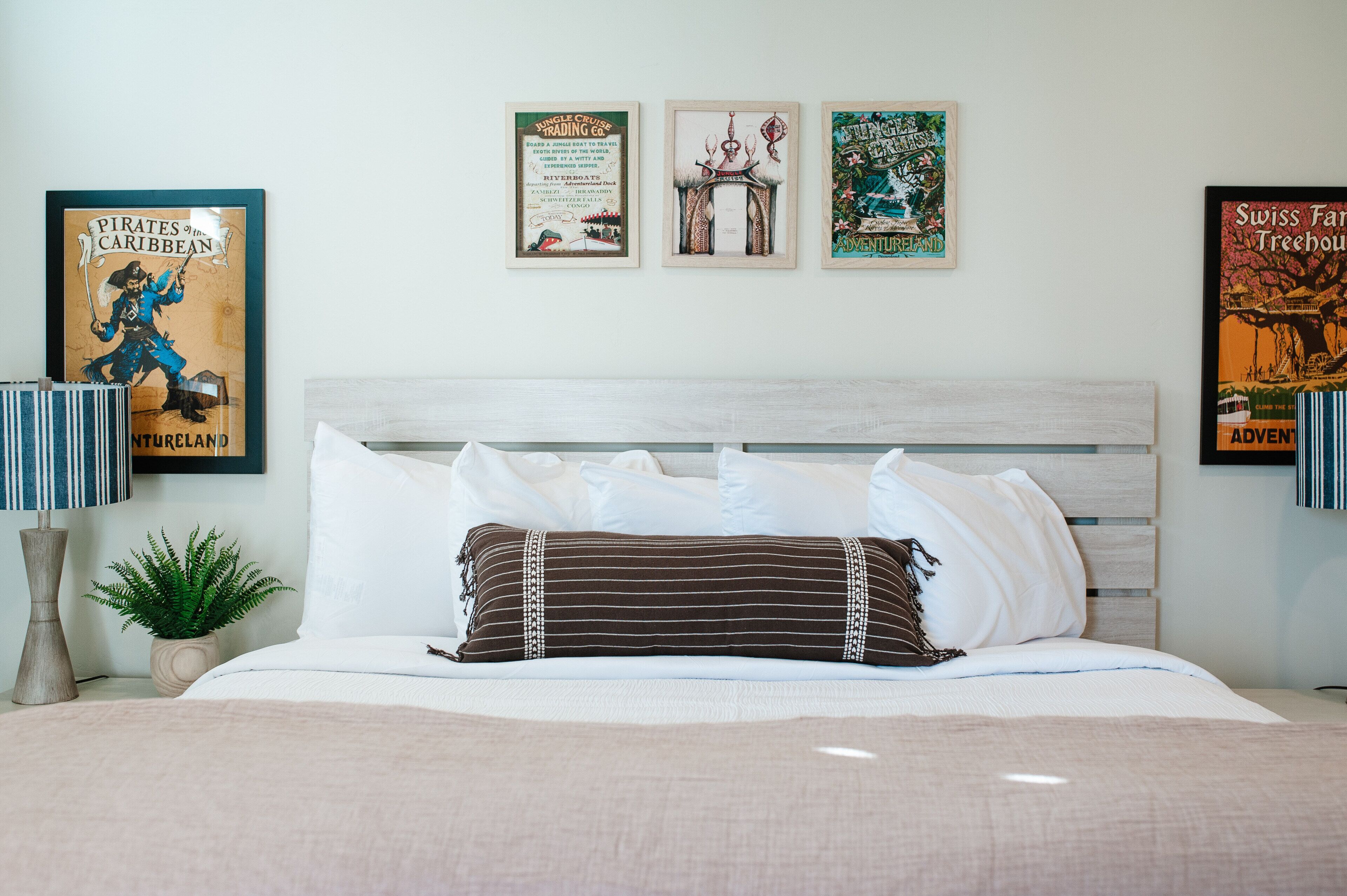 3 bedrooms, iron/ironing board, travel crib, internet