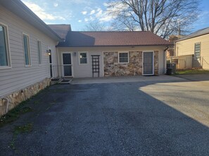 Exterior - Spacious duplex (Inman)