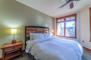 2 bedrooms, iron/ironing board, free WiFi, bed sheets - Village – Walk to Gondola & Restaurants 535 (Mammoth Lakes)