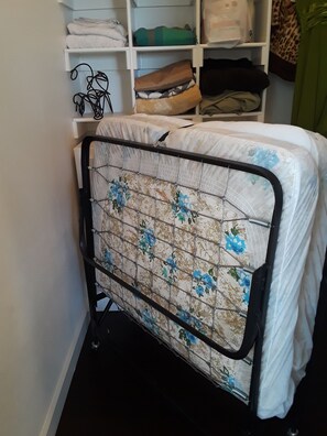 1 habitación, escritorio, tabla de planchar con plancha y wifi gratis 