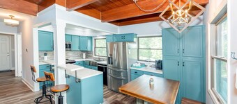 Dog Friendly | Firepit | Sunroom | Public Boat Launch | Close to Downtown Loudon & Marina