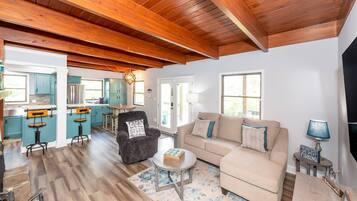 スマートテレビ、暖炉、テレビゲーム、書庫