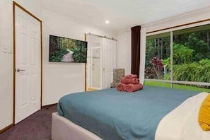5 slaapkamers, een strijkplank/strijkijzer, internet, beddengoed