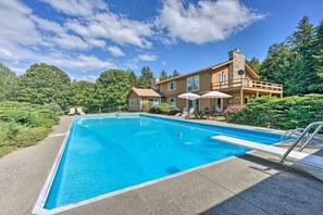 Pool - Family Winter Retreat w/ Hot Tub: 14 Mi to Slopes! (Whitingham)