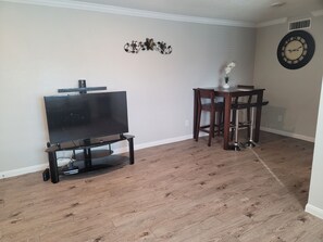 Interior - Lovely and Spacious one bedroom rental (Houston)