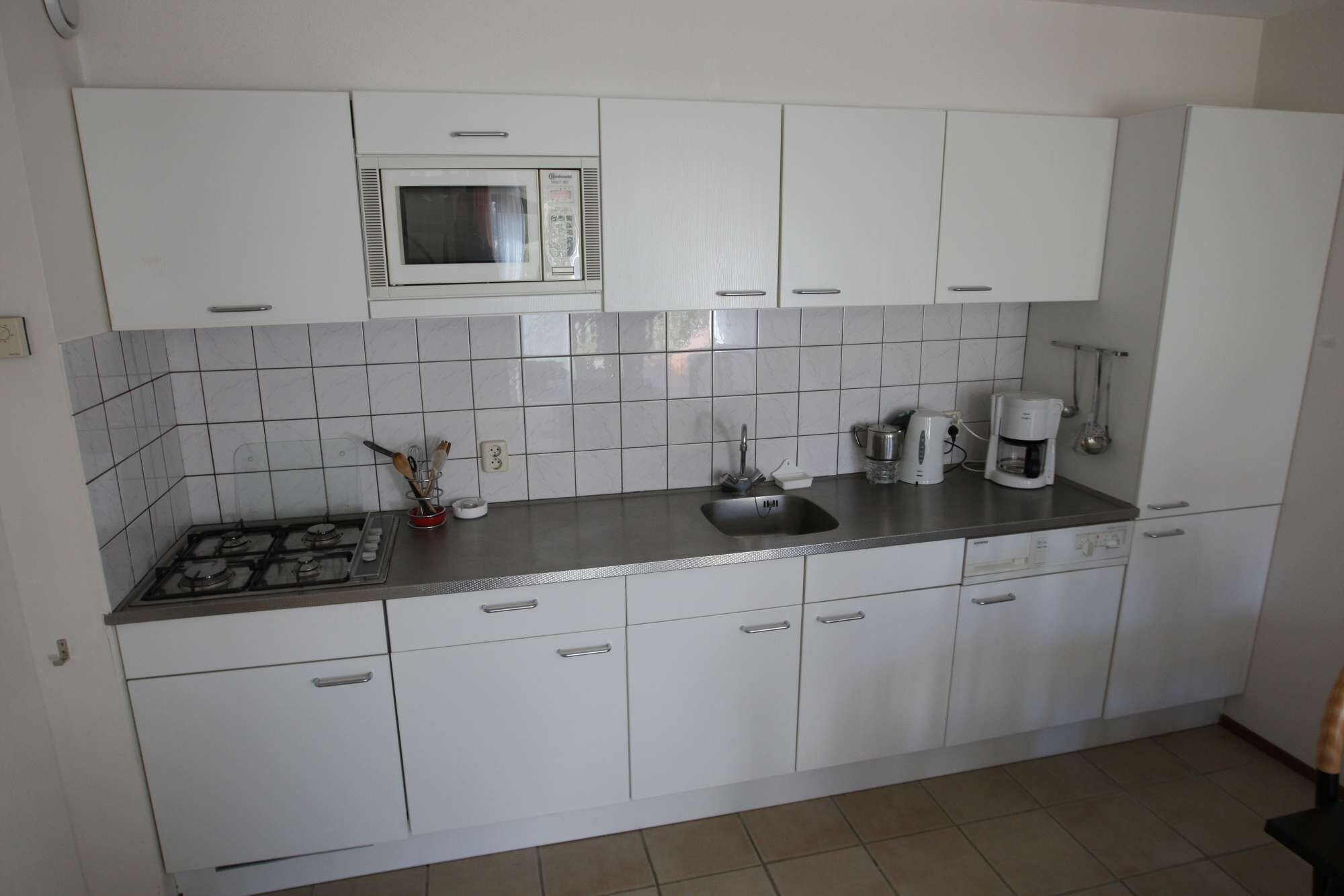 Fridge, microwave, oven, coffee/tea maker