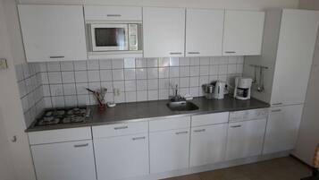Fridge, microwave, oven, coffee/tea maker