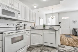 Fridge, microwave, dishwasher, coffee/tea maker - Worker and Relocation Ready in Colorado Springs! 20% Off (Colorado Springs)