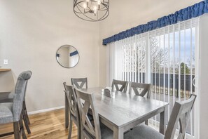 Dining - Single Level Living, Gated, Beautiful SW Cheyenne Mountain Area, Garage, AC, Wifi, Workspace, Park (Colorado Springs)