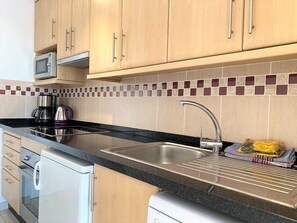 Fridge, microwave, oven, coffee/tea maker
