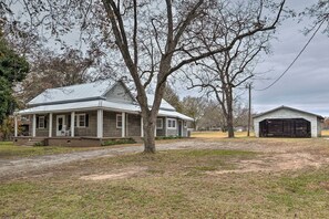 Exterior - 2 Mi to Lake Hartwell: Charming Southern Cottage (Anderson)