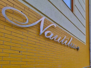 Unclassified image, 5 of 18, button