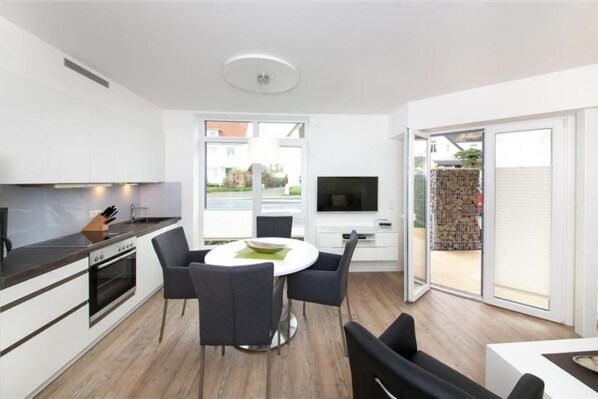 Kühlschrank, Mikrowelle, Ofen, Geschirrspüler