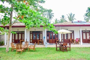 Outdoor dining -  Ruk Villa NO 1, Hikkaduwa, srilanka (Hikkaduwa)