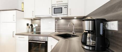 冷蔵庫、電子レンジ、オーブン、食器洗い機