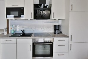KĂŒhlschrank, Mikrowelle, Ofen, GeschirrspĂŒler