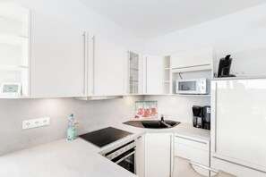 KĂŒhlschrank, Mikrowelle, Ofen, GeschirrspĂŒler