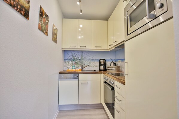 Køleskab, mikrobølgeovn, ovn, opvaskemaskine