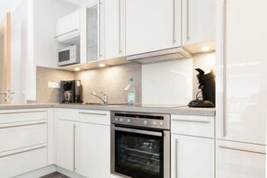 Kühlschrank, Mikrowelle, Ofen, Geschirrspüler