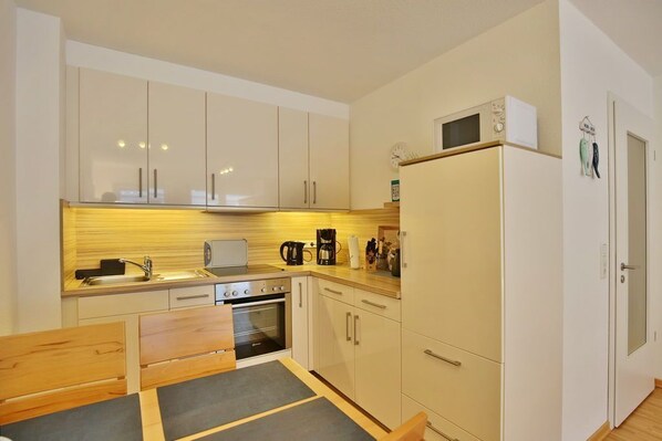 Køleskab, mikrobølgeovn, ovn, opvaskemaskine