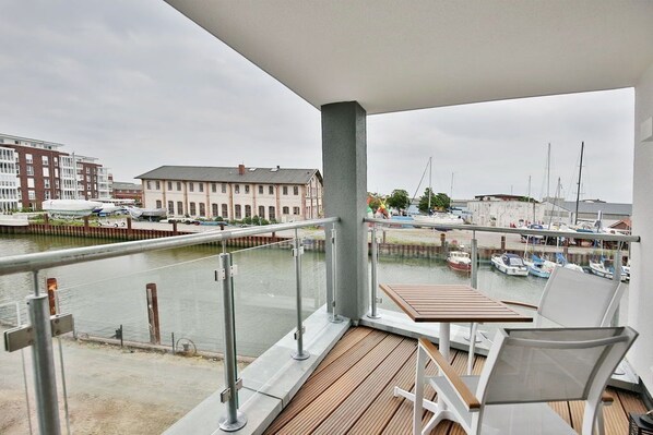 Outdoor dining - City Marina, CM18-6 (Cuxhaven)