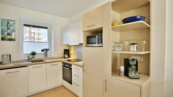 Kühlschrank, Mikrowelle, Ofen, Geschirrspüler