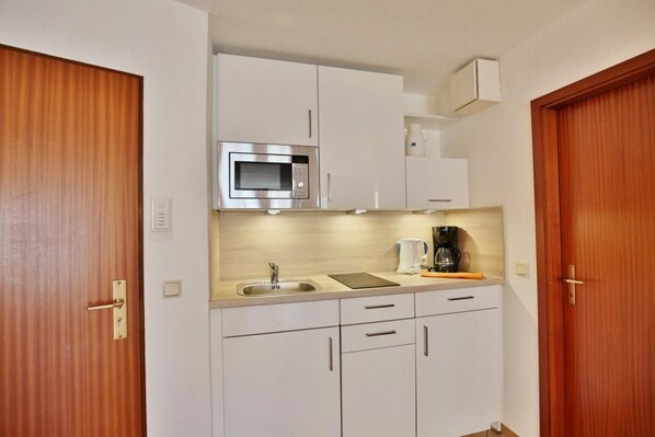 Kühlschrank, Mikrowelle, Geschirrspüler