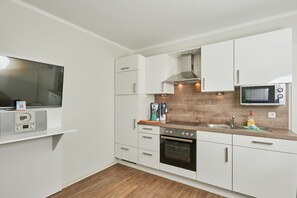 Kühlschrank, Mikrowelle, Ofen, Geschirrspüler