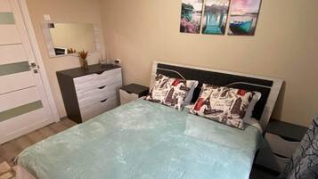 2 bedrooms, desk, iron/ironing board, free WiFi