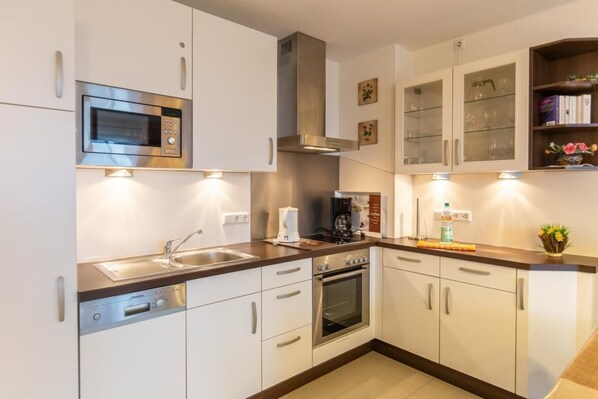 Køleskab, mikrobølgeovn, ovn, opvaskemaskine