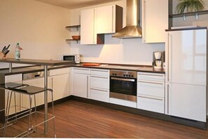 Kühlschrank, Mikrowelle, Ofen, Geschirrspüler